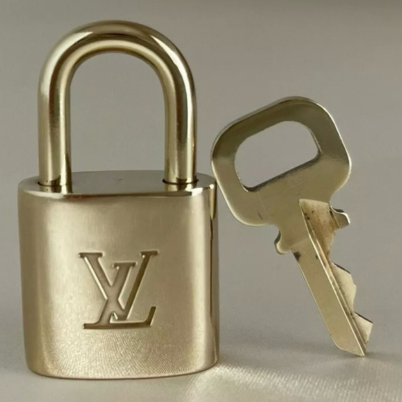 Louis Vuitton Lock and Key Set Random from 300 Series. - Picture 2 of 4
